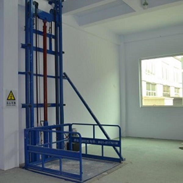 導(dǎo)軌升降貨梯使用安全事項(xiàng)正解(圖3) \