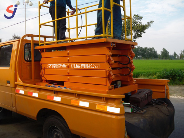 盛金機(jī)械強(qiáng)調(diào)使用升降機(jī)的安全問題和應(yīng)該注意的安全隱患(圖2) \